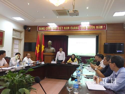Phó Chủ tịch UBND tỉnh Vĩnh Phúc Vũ Việt Văn thông tin tại họp báo